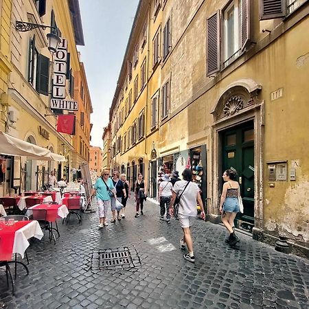 Ych-Butterfly Flat Close Trevi Fountain Rom Exterior foto